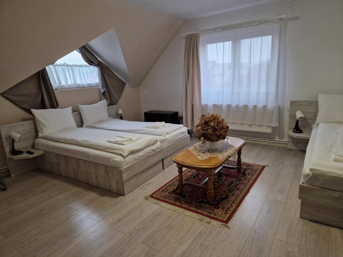 Sepsi Relax Hotel Sfântu Gheorghe Bagian luar foto