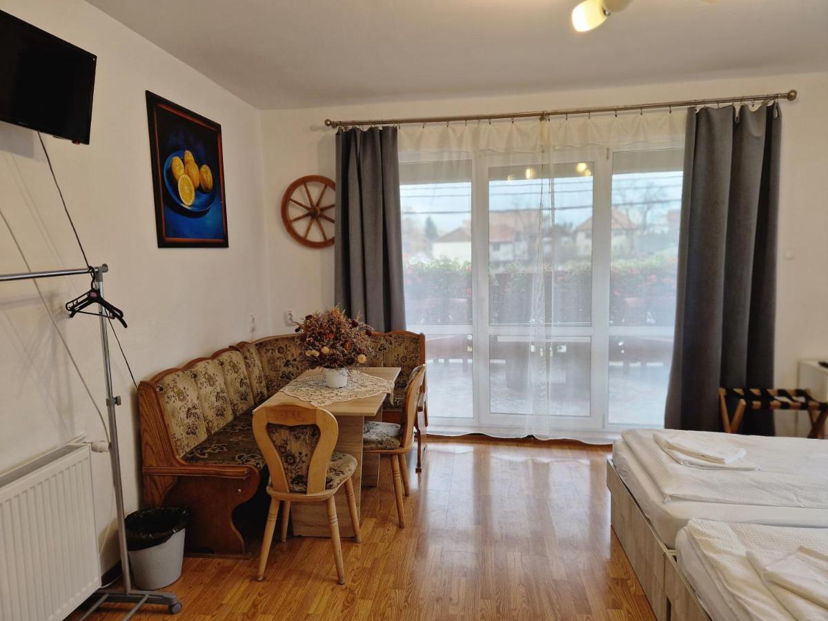 Sepsi Relax Hotel Sfântu Gheorghe Bagian luar foto