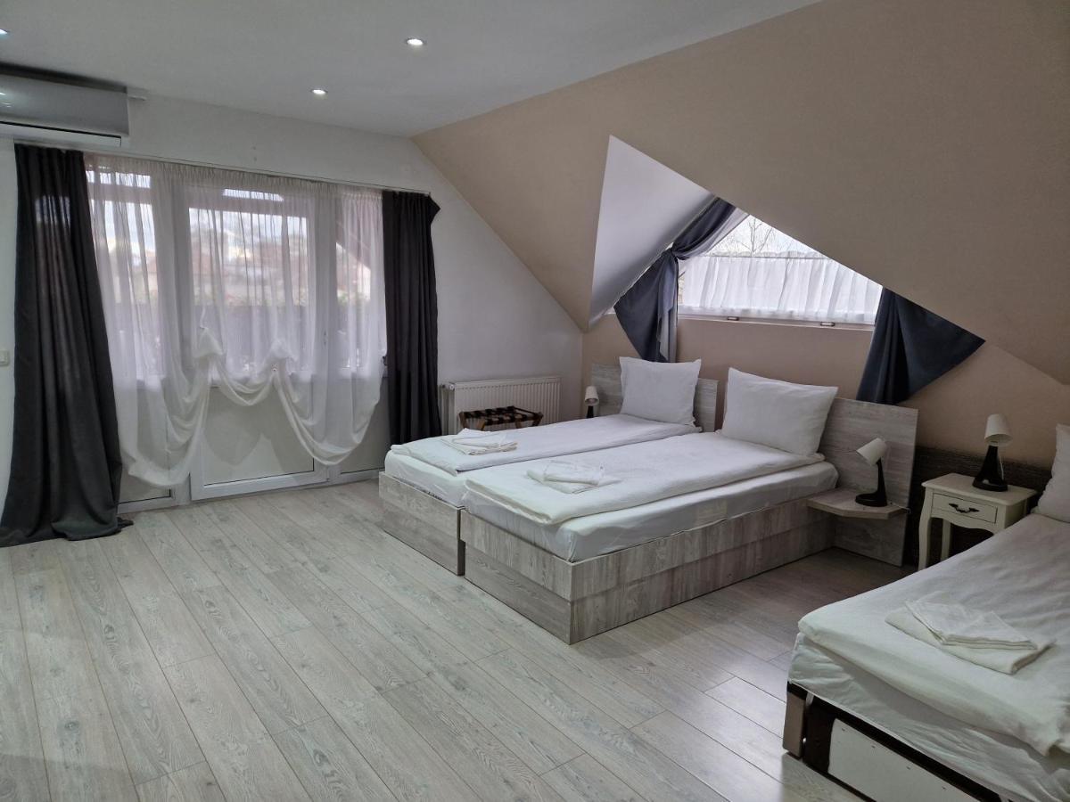 Sepsi Relax Hotel Sfântu Gheorghe Bagian luar foto